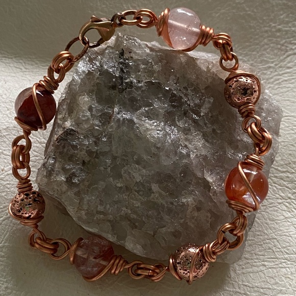 Albert Gilles Art - hand-made by DianeGilles copper and cherry quartz bracelet - Picture 5 of 8